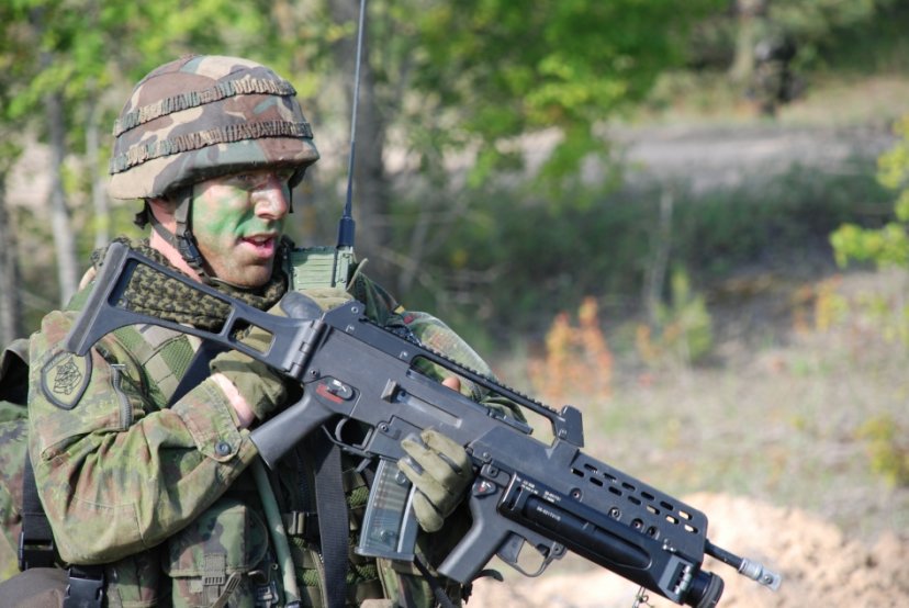 Adažių poligone Baltijos bataliono kariai pratybų metu vykdė puolimo operaciją 