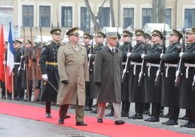 Katedros aikštėje - Lietuvos kariuomenės vado valdžios regalijų grąžinimo vyriausiajam... - 4