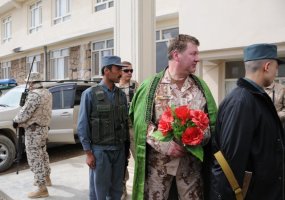 Katedros aikštėje - Lietuvos kariuomenės vado valdžios regalijų grąžinimo vyriausiajam... - 5