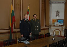 Lietuvoje lankosi Baltarusijos karinių oro pajėgų vadas - 2