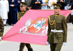 Naująją Lietuvos Respublikos Prezidentę pagerbė Lietuvos kariai - 4