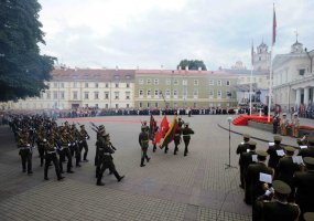 Naująją Lietuvos Respublikos Prezidentę pagerbė Lietuvos kariai - 6