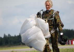 Šiauliuose vyksta parašiutininkų pratybos - 1
