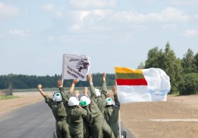 Aviacijos bazėje - sraigtasparnių lakūnų „krikštynos“  - 5