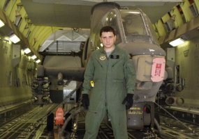 Tarp NATO lėktuvo tarptautinės įgulos narių - Lietuvos karys - 2