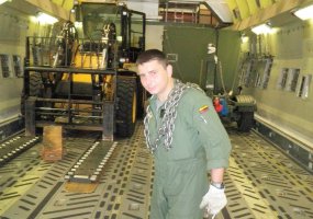 Tarp NATO lėktuvo tarptautinės įgulos narių - Lietuvos karys - 5