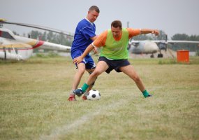 Futbolo rungtynėse susitiko Čekijos ir Lietuvos karių komandos - 1