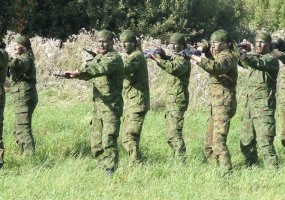 Dainavos apygardos 1-osios rinktinės kariai savanoriai dalyvavo šventėje „Lietuvos vardo... - 1