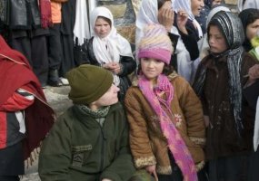 Lietuvos žmonių numegztos kepurės atšiaurią žiemą sušildys penkis tūkstančius Afganistano vaikų - 5