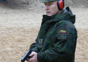 Lietuvos kariuomenės vadas atliko kovinio šaudymo pratimus - 1