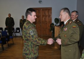 Kariuomenės vadas ir Jungtinio štabo viršininkas su artėjančiomis šventėmis pasveikino... - 1