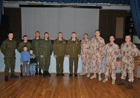 Kariuomenės vadas ir Jungtinio štabo viršininkas su artėjančiomis šventėmis pasveikino... - 4