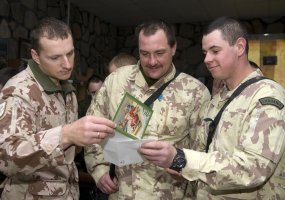 Afganistane tarnaujantys kariai ir civiliai iš septynių šalių kartu šventė Kalėdas  - 5
