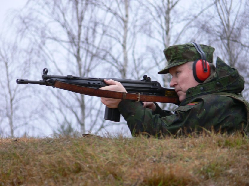 Lietuvos kariuomenės vadas atliko kovinio šaudymo pratimus