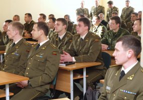 Akademijoje prasidėjo jaunesniųjų štabo karininkų ir kuopų vadų kursai    - 1