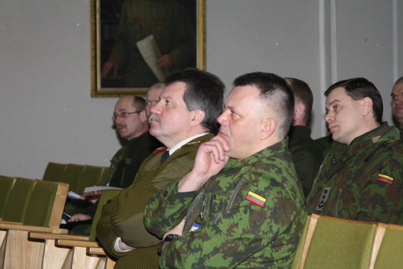 Sausumos pajėgų štabų karininkai tobulina pasirengimą gynybinėms operacijoms