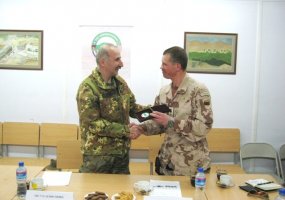 Goro provincijos atkūrimo grupės stovykloje lankėsi NATO tarptautinių saugumo paramos pajėgų... - 2