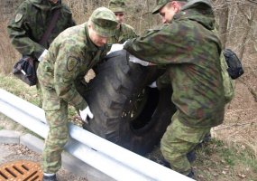 Akcija „Darom 2010“: Algirdo bataliono kariai Svilonių, Užusalių ir Gaižiūnų miškuose surinko... - 1