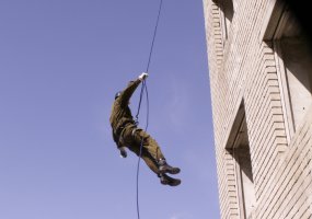 Algirdo bataliono Žvalgų būrys mokėsi nusileidimo ir kopimo su virve technikos - 3