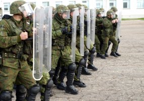 Misijai Afganistane besirengiantys PAG-12 kariai mokėsi riaušių malšinimo taktikos - 1