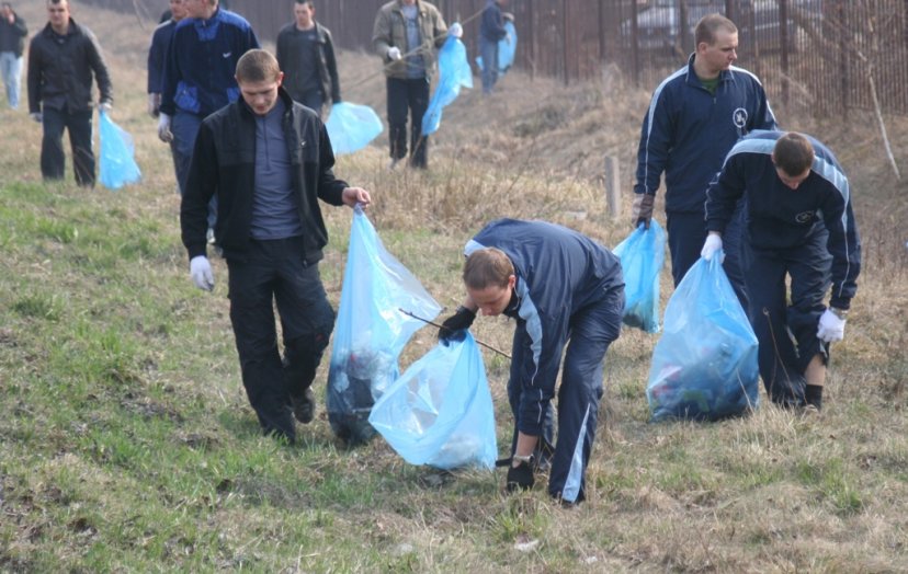 Mindaugo bataliono kariai prisideda prie švarinimosi akcijos „Darom 2010“
