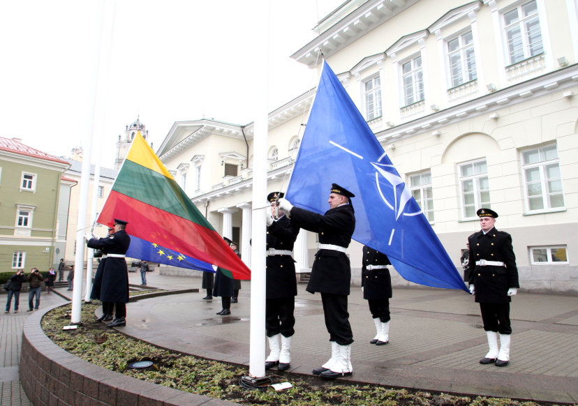Dėl atidėtų lėktuvų skrydžių atšaukiamas Sąjungininkų pajėgų Europoje vyriausiojo vado vizitas...