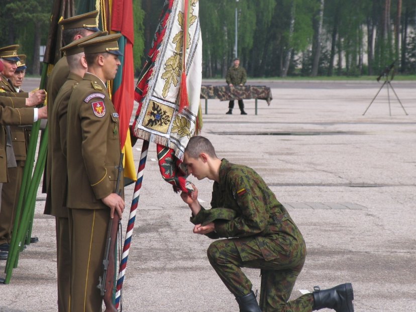 Mokomajame pulke prisiekė 49 Būtinųjų karinių mokymų dalyviai