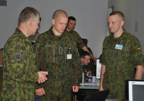 Lietuvos kariuomenės vadas apsilankė tarptautinių pratybų „Baltijos šeimininkas 2010“ štabe Vilniuje - 2