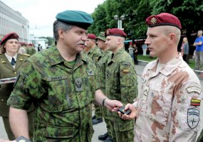 Alytuje iškilmingai sutikti misiją Afganistane baigę Lietuvos kariai - 3