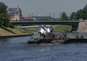 Perkėlų kuopos kariai padės po Vilniaus tiltais pakabinti skulptūras - 3