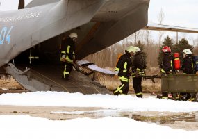 Aviacijos bazėje vyks priešgaisrinės taktinės pratybos „Griausmas 2010“ - 1