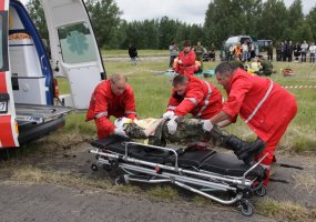 Aviacijos bazėje vyko priešgaisrinės taktinės pratybos „Griausmas 2010 - 4