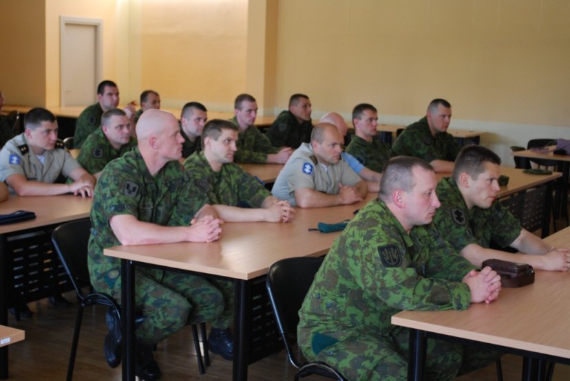 Kariai dalyvavo Orlaivių pakuotojų pakrovėjų kursuose 