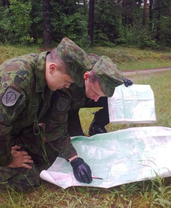 Vaidoto bataliono štabo kariai dalyvavo orientaciniame žygyje Gegužinės miške