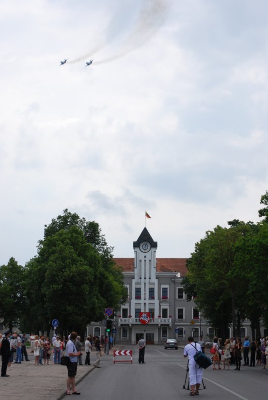 Šiaulių įgulos kariai kartu su miestiečiais dalyvavo Valstybės dienos minėjimo renginiuose