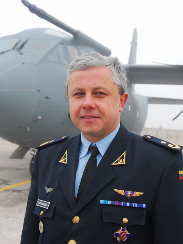 Karinių oro pajėgų Aviacijos bazėje keisis vadai