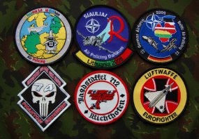 Aviacijos bazėje sukaupta karinių antsiuvų su NATO oro policijos misijos simbolika kolekcija - 3
