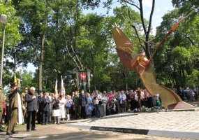 Karinių oro pajėgų vadas dalyvavo paminklo Kovotojų už Lietuvos laisvę Motinai atidengimo... - 1