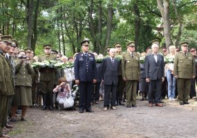 Karinių oro pajėgų vadas dalyvavo paminklo Kovotojų už Lietuvos laisvę Motinai atidengimo... - 2