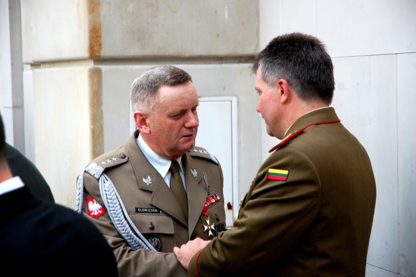 Sausumos pajėgų vadas gen. mjr. J. V. Žukas lankėsi Lenkijoje