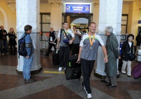 Vilniuje sutikti sidabro medalius Seule iškovoję kariai  - 1