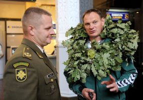 Vilniuje sutikti sidabro medalius Seule iškovoję kariai  - 6