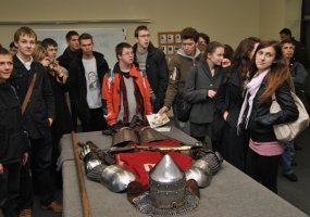 Kariuomenės vadas ir Vilniaus Sostinės LIONS klubas pakvietė moksleivius susipažinti su karių... - 2