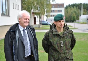 Kariuomenės vadas ir Vilniaus Sostinės LIONS klubas pakvietė moksleivius susipažinti su karių... - 3