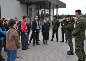 Kariuomenės vadas ir Vilniaus Sostinės LIONS klubas pakvietė moksleivius susipažinti su karių... - 5