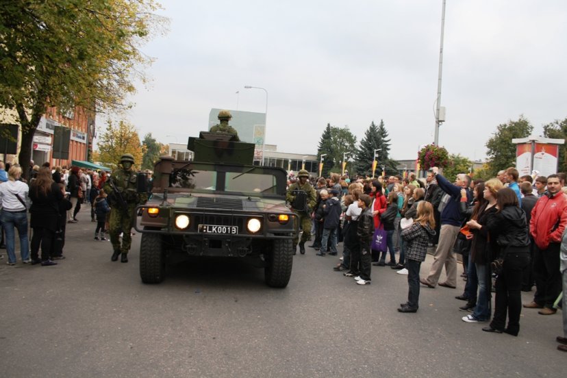 Kariai su civiliais vienoje eisenoje