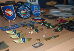 Aviacijos bazėje - karinių antsiuvų ekspozicija - 5