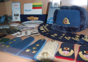 Aviacijos bazėje - karinių antsiuvų ekspozicija - 6