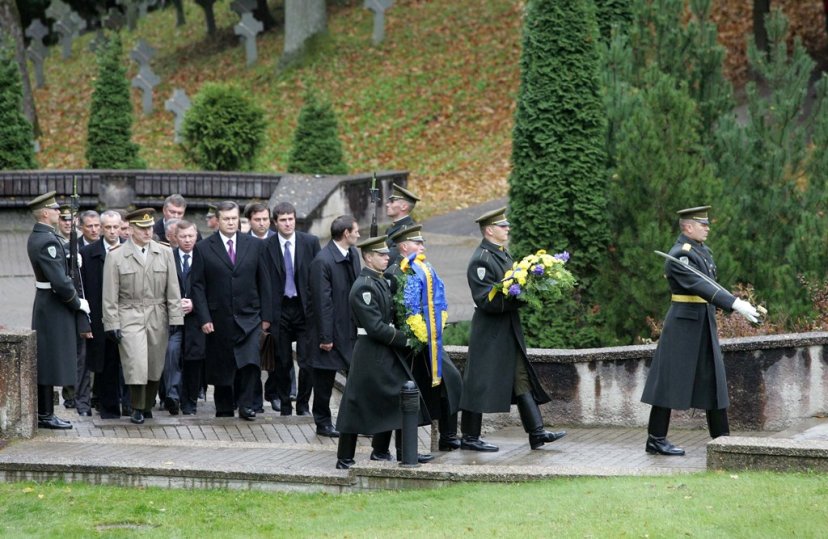 Chief of Defence of Lithuania Maj Gen A. Pocius and President of Ukraine V.Yanukovych paid...