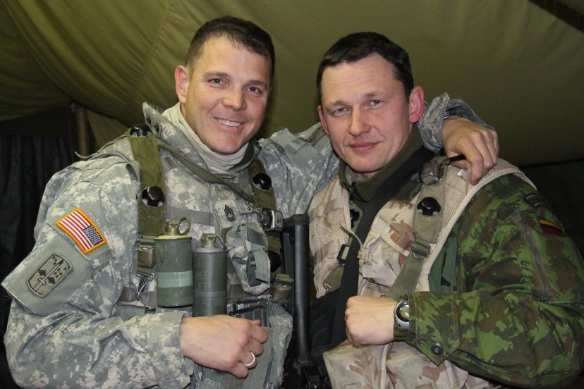Tarptautinių pratybų Latvijoje metu lietuviai vykdė užduotis kartu su JAV kariais 